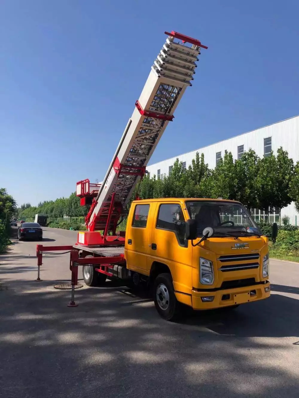 山海关附近的云梯车出租服务：轻松解决高空作业需求