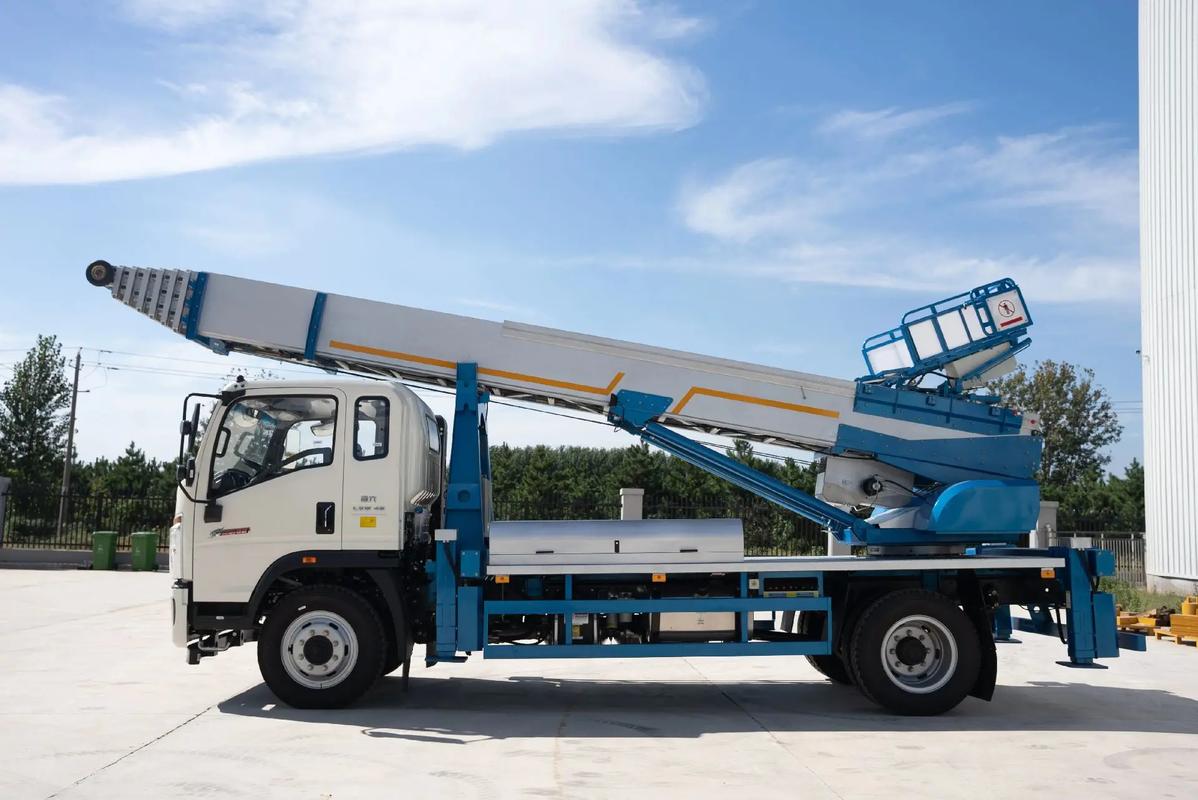 山海关云梯上料车租赁费用