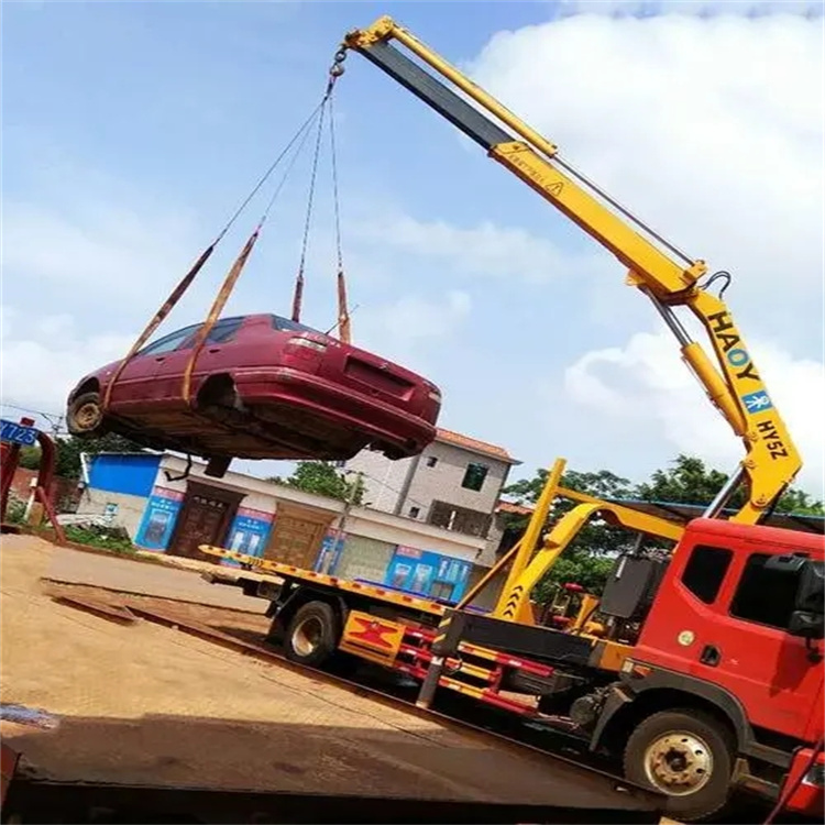 山海关吊车吊汽车的正确方法